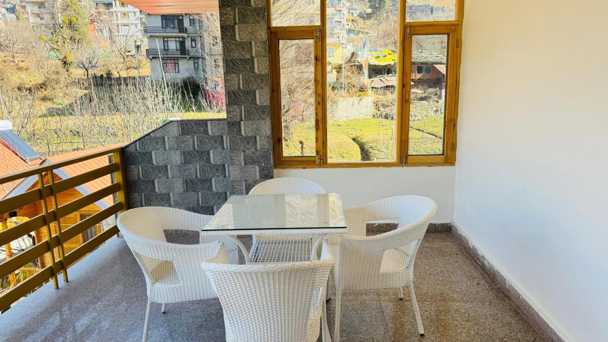 Hotel The Midnight Garden Manali Exterior foto